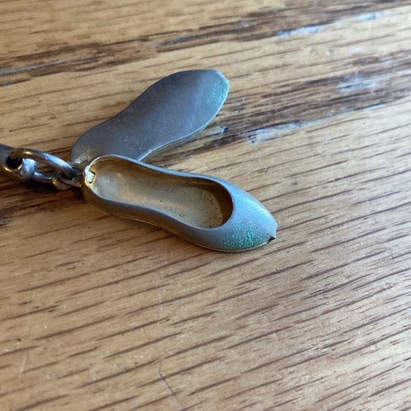 Vintage ballet slipper keychain - Picture 7 of 7